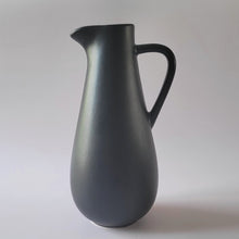 Load image into Gallery viewer, Large black carafe 1.6 l
