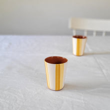 Lade das Bild in den Galerie-Viewer, Espressobecher gestreift zweifarbig ocker
