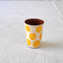 Lade das Bild in den Galerie-Viewer, Espressobecher Punkte gelb
