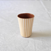 Lade das Bild in den Galerie-Viewer, Espressobecher gestreift beige
