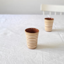Lade das Bild in den Galerie-Viewer, Espressobecher geringelt beige
