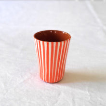 Lade das Bild in den Galerie-Viewer, Espressobecher gestreift rot
