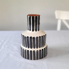 Lade das Bild in den Galerie-Viewer, Stepped Vase schwarz
