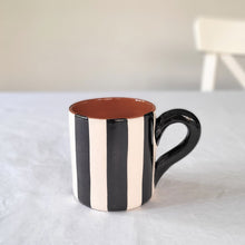 Load image into Gallery viewer, Stripe mug black
