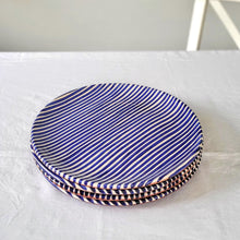 Lade das Bild in den Galerie-Viewer, Teller Lines gross blau
