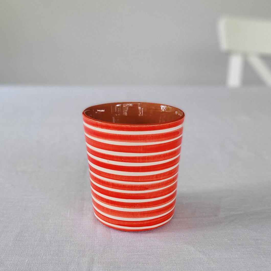 Tasse à café cerclée rouge