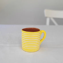 Lade das Bild in den Galerie-Viewer, Tasse geringelt zitrone
