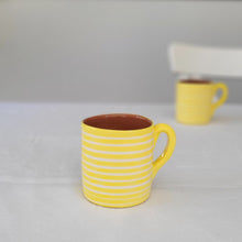 Lade das Bild in den Galerie-Viewer, Tasse geringelt zitrone
