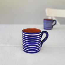 Lade das Bild in den Galerie-Viewer, Tasse hoch geringelt marineblau
