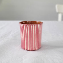 Lade das Bild in den Galerie-Viewer, Kaffeebecher gestreift rosa
