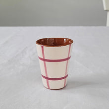 Load image into Gallery viewer, Espressobecher kariert rosa
