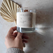 Lade das Bild in den Galerie-Viewer, Kerze aus Sojawachs, Sea Salt &amp; Sage
