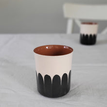 Load image into Gallery viewer, Coffee mug columns black

