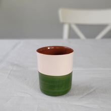 Lade das Bild in den Galerie-Viewer, Kaffeebecher halb grün

