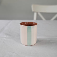 Lade das Bild in den Galerie-Viewer, Kaffeebecher zweifarbig gestreift mint
