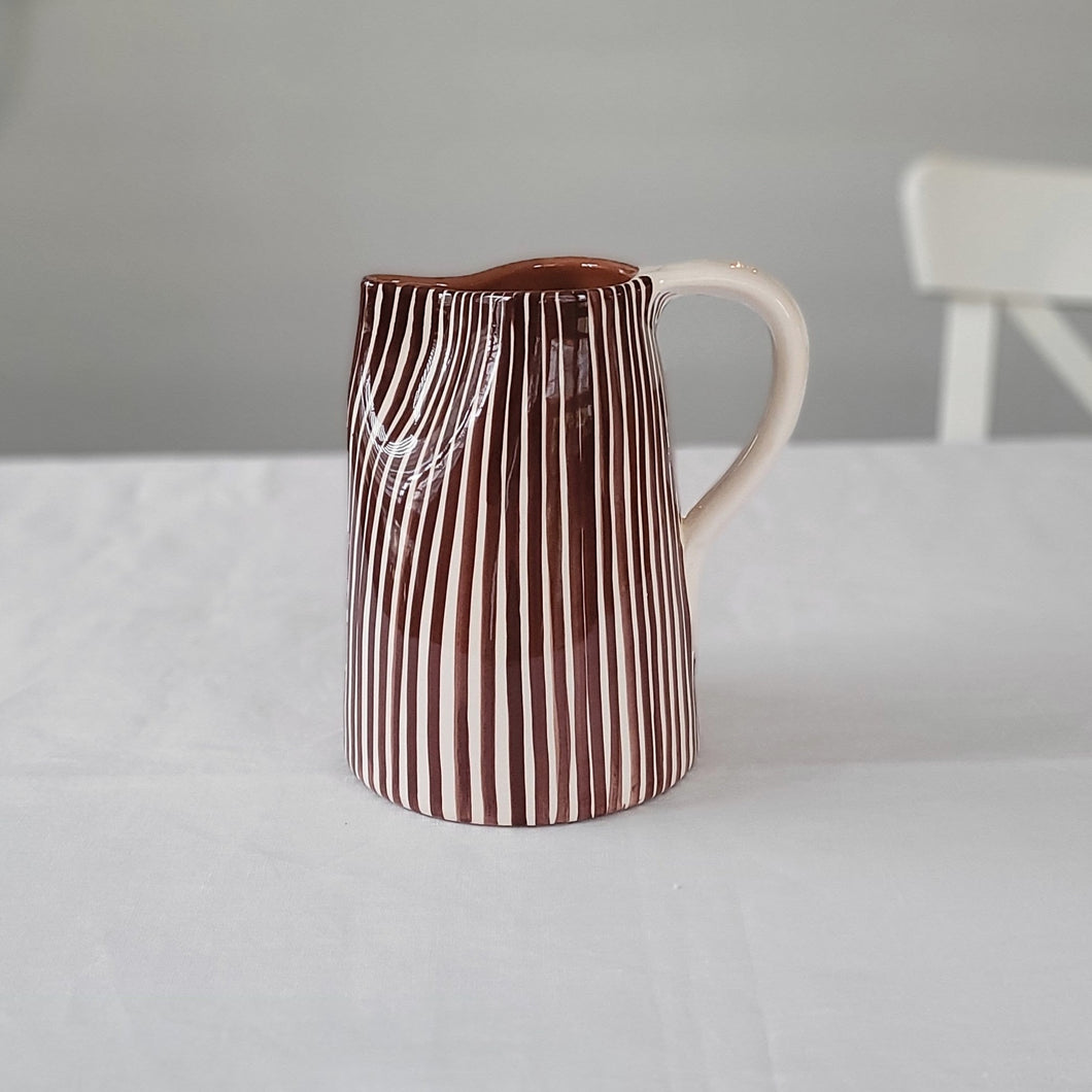 Krug 1 l gestreift braun