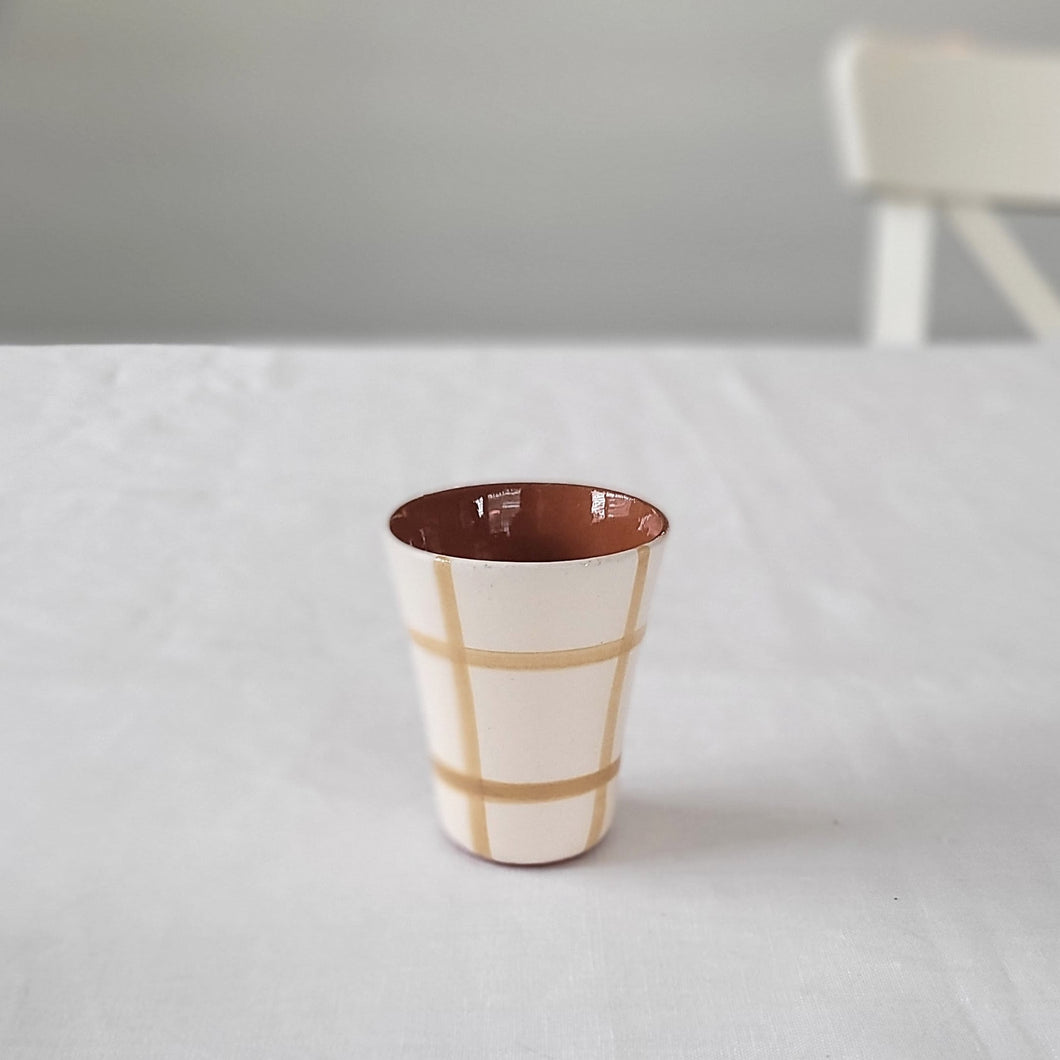 Checkered beige espresso mug