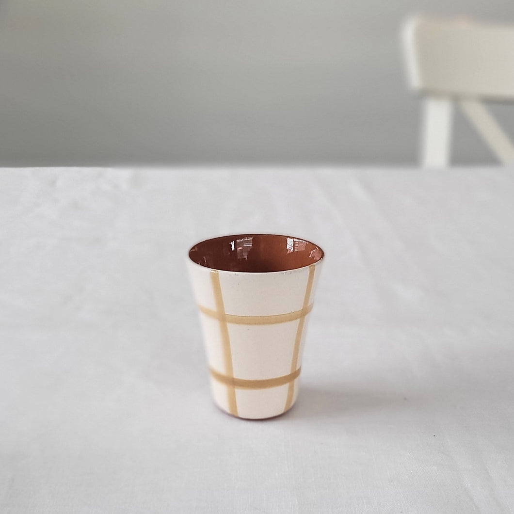 Espressobecher kariert beige