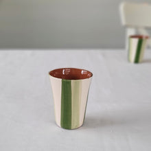 Lade das Bild in den Galerie-Viewer, Espressobecher gestreift zweifarbig grün
