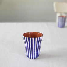 Lade das Bild in den Galerie-Viewer, Espressobecher gestreift marineblau
