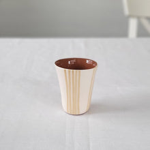 Lade das Bild in den Galerie-Viewer, Espressobecher gruppiert gestreift beige
