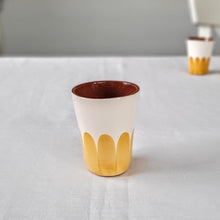Lade das Bild in den Galerie-Viewer, Espressobecher Säulen ocker
