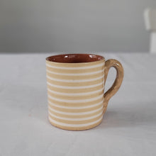 Lade das Bild in den Galerie-Viewer, Tasse hoch geringelt beige
