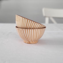 Lade das Bild in den Galerie-Viewer, Tapasbowl gestreift beige
