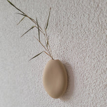 Load image into Gallery viewer, Organic wall vase made of porcelain small beige
