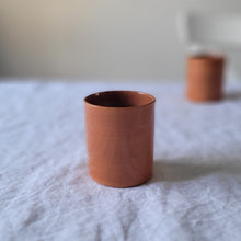 Lade das Bild in den Galerie-Viewer, Kaffeebecher uni rost
