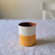 Lade das Bild in den Galerie-Viewer, Kaffeebecher halb tangerine
