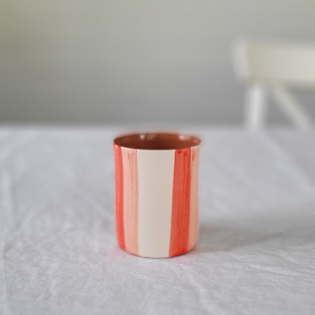 Kaffeebecher zweifarbig gestreift rot