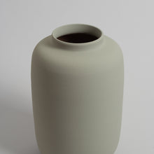 Lade das Bild in den Galerie-Viewer, The Cloud Vase gross
