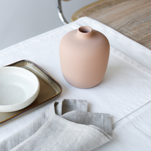 Charger l&#39;image dans la galerie, Le vase beige
