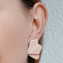 Load image into Gallery viewer, Ceramic earrings Concha blush
