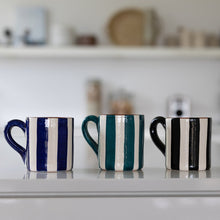 Load image into Gallery viewer, Stripe mug black
