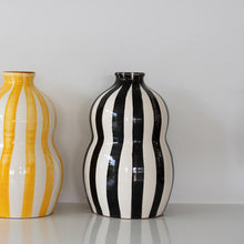 Load image into Gallery viewer, Gourd vase black
