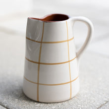 Load image into Gallery viewer, Jug 1 l checkered beige
