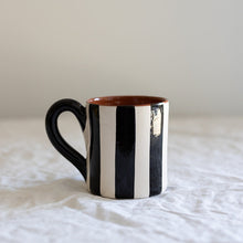 Load image into Gallery viewer, Stripe mug black
