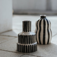 Load image into Gallery viewer, Gourd vase black

