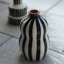 Load image into Gallery viewer, Gourd vase black
