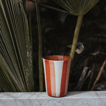 Charger l&#39;image dans la galerie, Tasse à expresso rayée bicolore rouge
