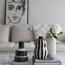 Lade das Bild in den Galerie-Viewer, Stepped Vase schwarz
