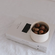 Lade das Bild in den Galerie-Viewer, Kaffeebecher creme
