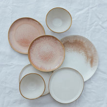 Load image into Gallery viewer, Plate small Elvas pink with gold rim
