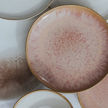 Load image into Gallery viewer, Plate small Elvas pink with gold rim
