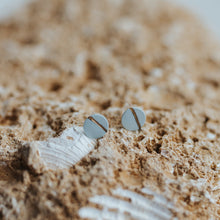 Lade das Bild in den Galerie-Viewer, Keramik-Ohrringe mini babyblau gold
